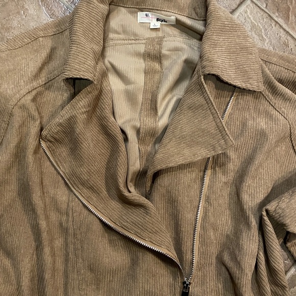 U. Style Jacket - Picture 3 of 6